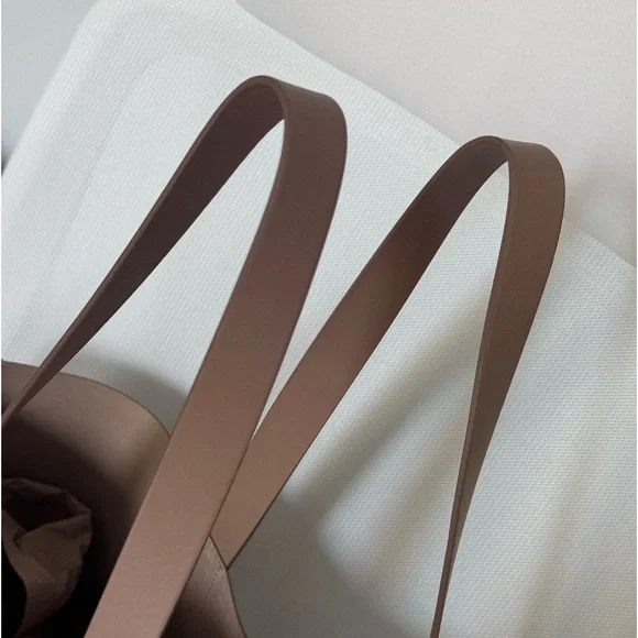Everlane Day Market Tote in Light Taupe - Picture 5 of 6